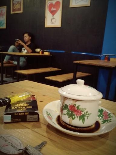 WARKOP QUEEN COFFEE