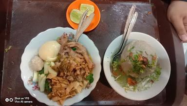 BAKSO H. HASIM DUDUK SAMPEYAN