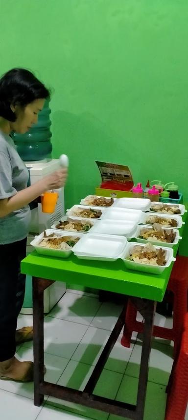 BAKSO DAN MIE AYAM PUTRA TUNGGAL