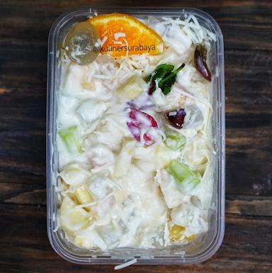 SALAD BUAH AIRA SURABAYA