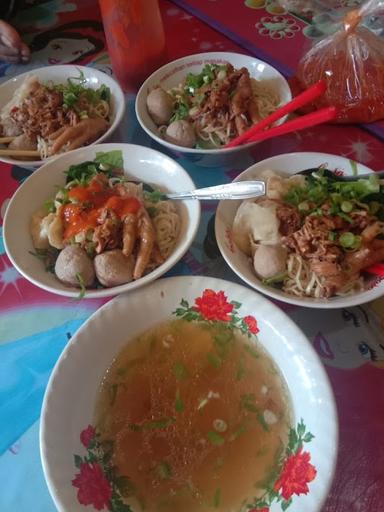 WARUNG MIE AYAM MM