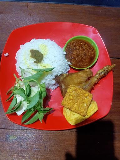 A4 SPECIAL BEBEK & AYAM GORENG