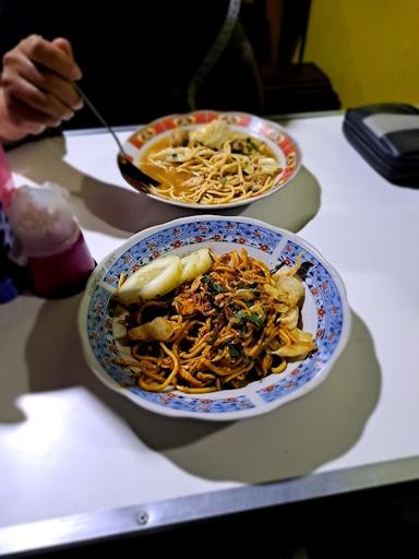 WARUNG BAKMI SRI RAWUHI