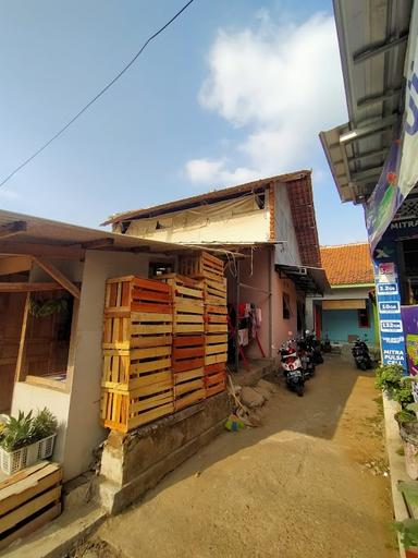 RUMAH KUE IBU YATI