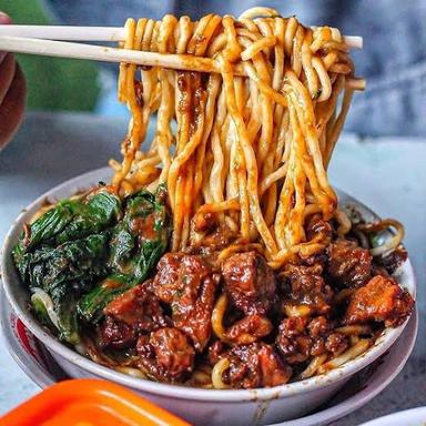 MIE AYAM & BASO PAK DE