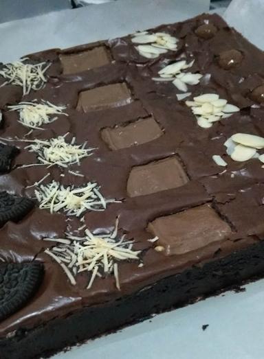 BUNIK BROWNIES, CAKERY AND COOKIES