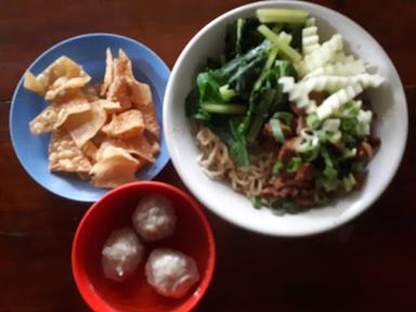 BAKMI AYAM & BAKSO LUMINTU