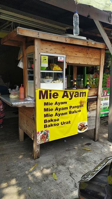 MIE AYAM BAKSO PANGSIT LUMBIR