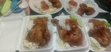 AYAM GEPREK SALMA PONDOK KELAPA