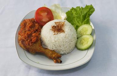 AYAM PENYET MAK SITI