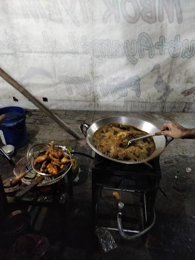 BELUT & AYAM PENYET MBOK IYEM