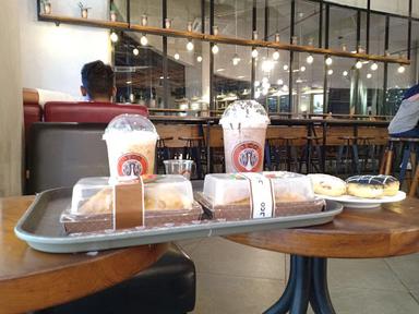 JCO DONUTS&COFFEE PONDOK KELAPA TOWN SQUARE