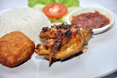 RM. AYAM PENYET DAN BEBEK PENYET MBAH JI