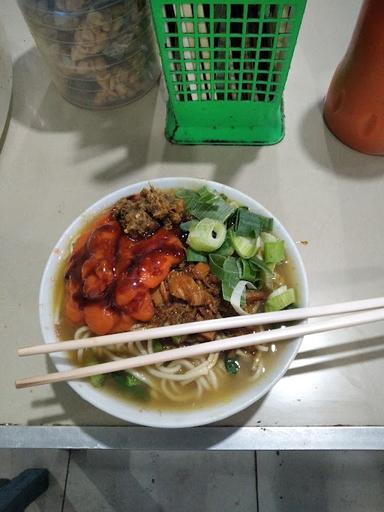 MIE AYAM & BAKSO MONGGO PINARAK