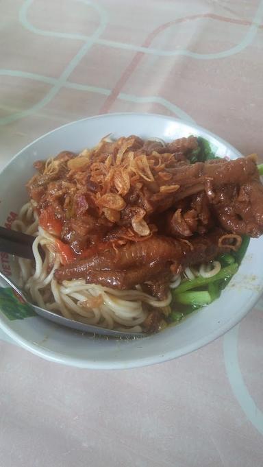 MIE BEDA RASA