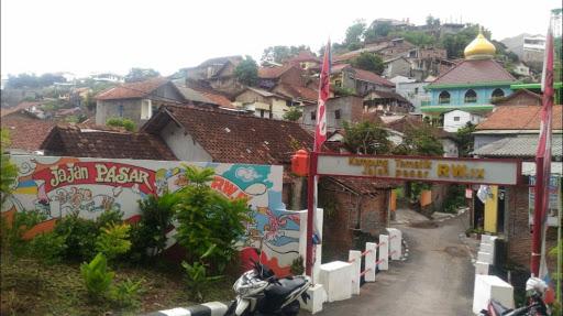 KAMPUNG JAJAN PASAR GAJAHMUNGKUR