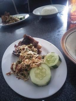 Photo's Sop Buntut, Ayam Goreng & Iga Bakar Pak To