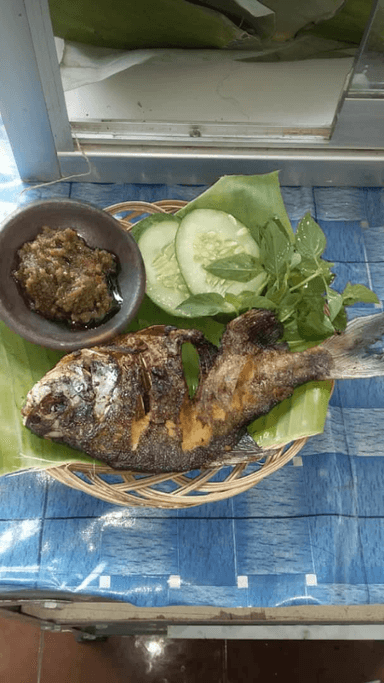 IKAN BAKAR E' MAK KINIE