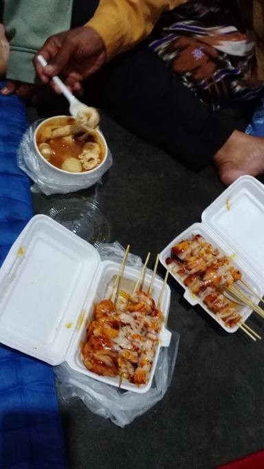 KOREAN STREET FOOD & ANGKRINGAN LARIZO