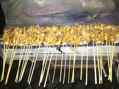 SATE AYAM CAK MAHFUD MADURA