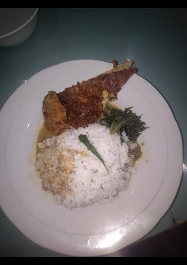 RUMAH MAKAN SALERO MINANG MASAKAN PADANG