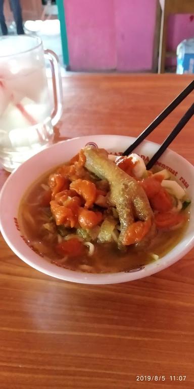 SOTO AYAM DAN MIE AYAM DAENDELS