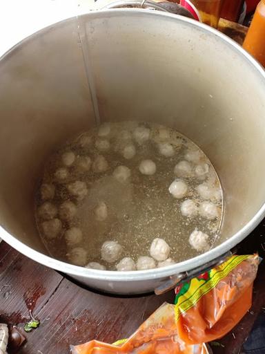 BAKSO MAS KUMIS SAMPING PENABUR