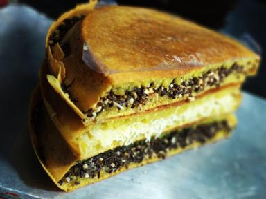 MARTABAK ROXY 21 MANIS DAN TELOR