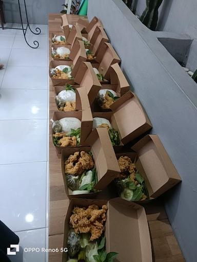 AYAM DEN BAGOES