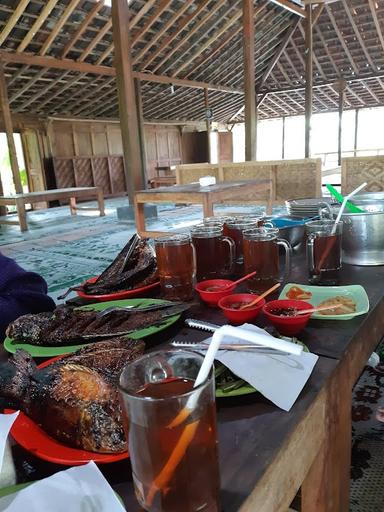 GUBUK MAKAN IWAK KALEN KAMPUNG SUMILIR