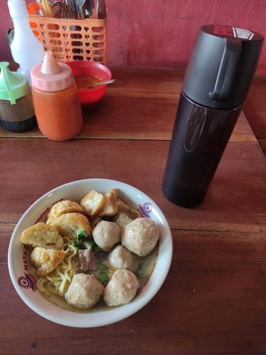 MAMIE BAKSO & SATE AYAM (ꦩꦩꦪꦧꦏꦱ&ꦱꦠꦄꦪꦩ)