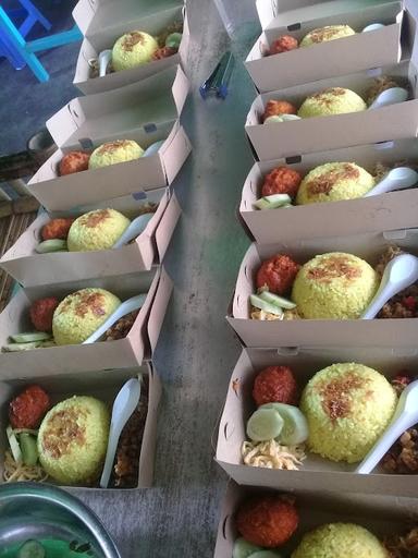 NASI KUNING DAN NASI UDUK BETAWI BANG OKIB