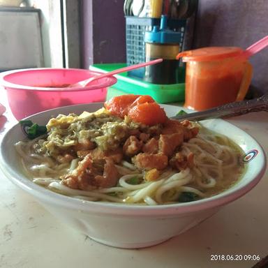 PAK PUR MEATBALL & NOODLE