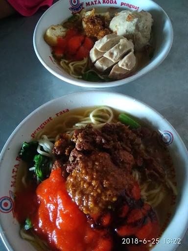 PAK SUKAR MEATBALL & NOODLES