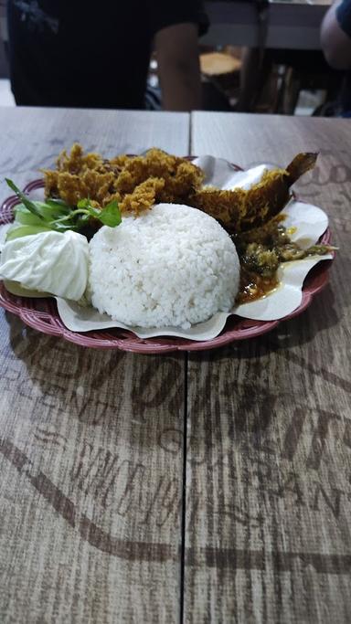 PECEL LELE JALAN GARUDA