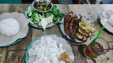 PECEL LELE JALAN GARUDA