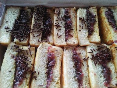 ROTI BAKAR DAN KUKUS PANDAWA 5 AMBARKETAWANG