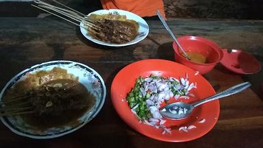 WARUNG SATE AYAM DAN KAMBING “CAK UDIN”