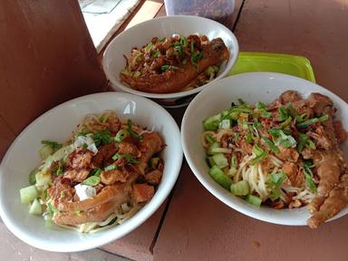 MIE AYAM & BAKSO TONGKRONG