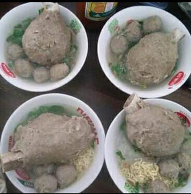 MIE AYAM & BAKSO V&T LESEHAN