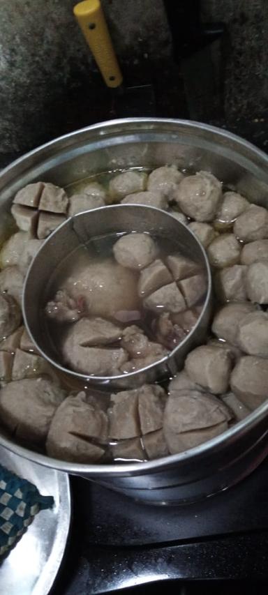 WARUNG BAKSO KUAH TETELAH YUK WIWIT