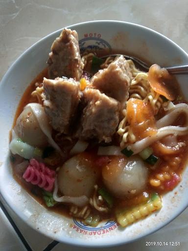 BAKSO SEBLAK UMI ESIH