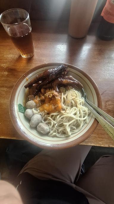 MIE AYAM GOYANG LIDAH