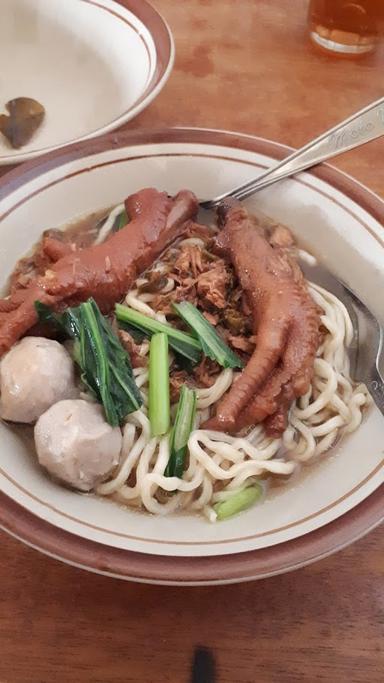 MIE AYAM GOYANG LIDAH