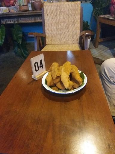 WARUNG LAMBAK PISANG GORENG NOSTALGIA (KAFE)