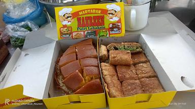 MARTABAK DAN KUE BANDUNG NAUREEN