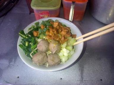 MIE AYAM DAN BAKSO ISTIMEWA