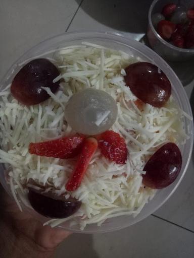 NISA SALAD DAN BUAH SEGAR