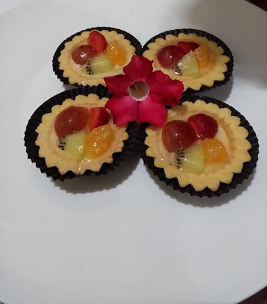 PIE BUAH DAN ANEKA JAJAN PASAR