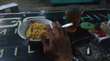 WARKOP PEYEK TENGAH TANGKIS SEMAMBUNG JUANDA